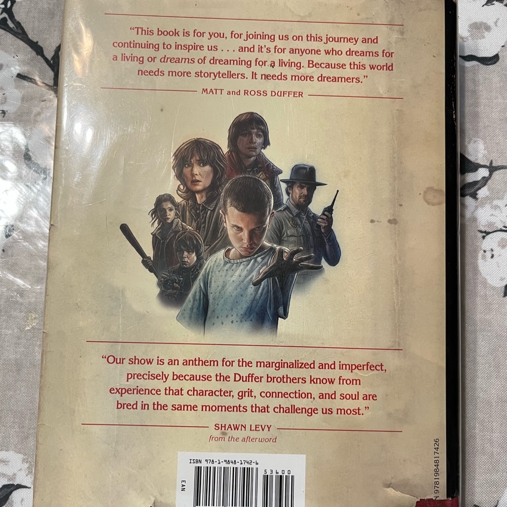 Stranger Things Book - Picture 5 of 5